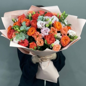 Букет "Леон" из пионовидных роз и эустом в Москве