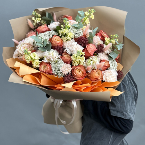 Букет "Татьяна" из маттиол, гортензий, роз Эквадор Кахала, диантусов, скиммии и озатамнуса в Москве Букет "Татьяна" из маттиол, гортензий, роз Эквадор Кахала, диантусов, скиммии и озатамнуса в Москве