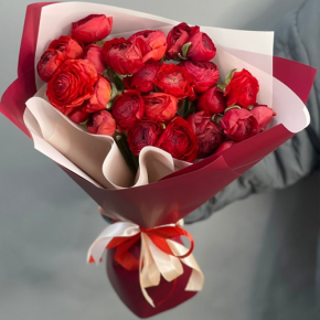 Букет из 21 красного ранункулюса в Москве