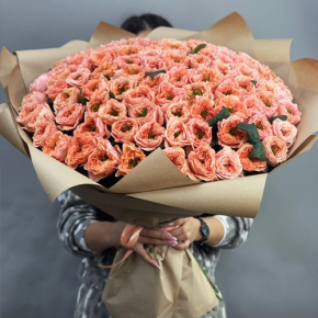 Букет "Персик" из 101 махровой розы Риджентс парк (60 см) в Москве