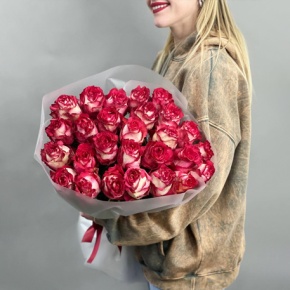 Букет из 25 махровых роз Эквадор Игуазу (60 см) в Москве