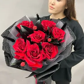 Букет из 7 красных французских роз " Рубин" в Москве