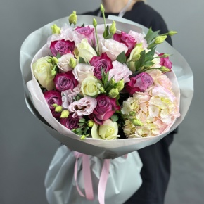 Букет из роз, гортензии и эустом в Москве