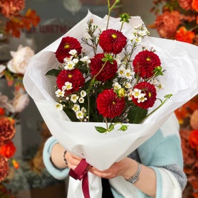 Букет "Марс" из георгин и хамелациума в Москве