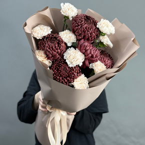 Букет из хризантем Бигоуди и диантусов в Москве Букет из хризантем Бигоуди и диантусов в Москве