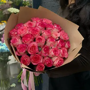 Букет из 29 роз Джумилия в крафте (60 см) в Москве