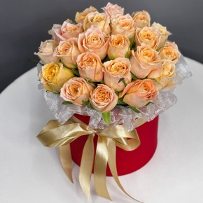 Композиция в шляпной коробке "Марго" из 25 персиковых роз  в Москве