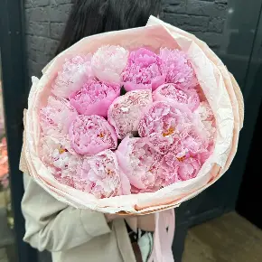 Букет из 15 ароматных пионов Сара Бернар в Москве