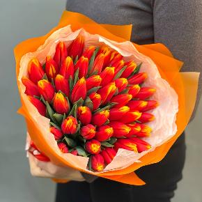 Яркий букет из 49 тюльпанов в Москве