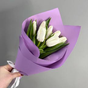 Букет из 7 белых тюльпанов ( минимальный заказ от 10 шт)