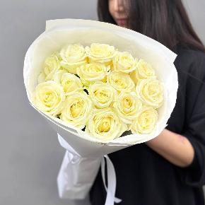 Монобукет из 15 белых роз (70 см) в Москве