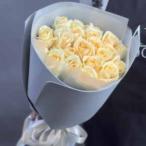 Букет из 25 роз Аваланж (50 см) в Москве