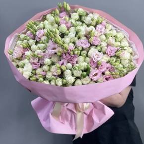 Букет "Богиня" из кустовых роз и эустом в Москве