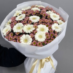 Букет "Фаина" из хризантем сантини и гербер в Москве