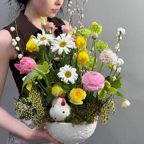 Весенняя композиция в кашпо " Пасхальное настроение" в Москве