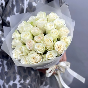 Монобукет 25 белых кенийских роз (40 см) в Москве