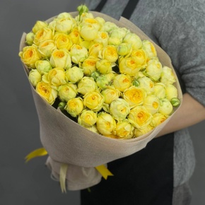 Букет из 29 кустовых лимонных пионовидных роз з (50 см) в Москве