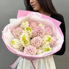 Нежный микс из 15 ароматных гиацинтов в Москве