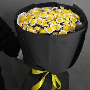 Стильный букет из 11 хризантем сантини Сан Ап в Москве