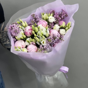 Букет "Берлин" из ароматной сирени, пионов и эустом в Москве