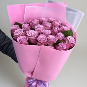 Букет из 25 тепличных лиловых роз Меритим в Москве