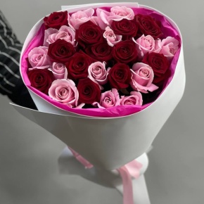 Букет из 25 роз Аваланж и красных роз микс (60 см) в Москве