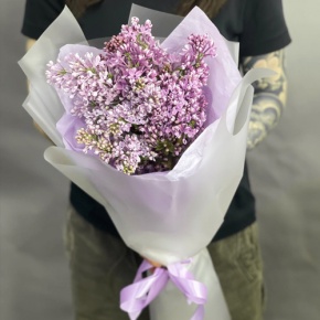 Букет из 9 веток ароматной сирени в Москве