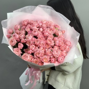 Букет из 25 кустовых пионовидных роз Джульетта (60 см) в Москве