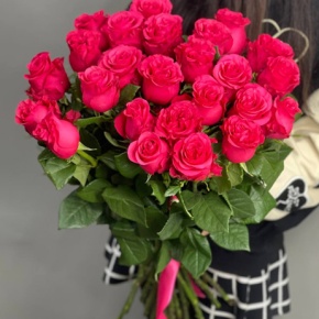 Букет из 25 малиновых роз Эквадор (60см) в Москве