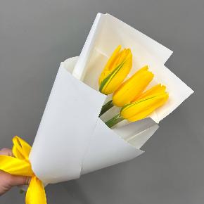 Букет из 3 желтых тюльпанов ( минимальный заказ от 10 шт)