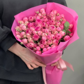 Букет из 17 кустовых роз (50 см) в Москве