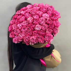 Букет 51 малиновая роза Эквадор Кантри Блюз (60 см) в Москве