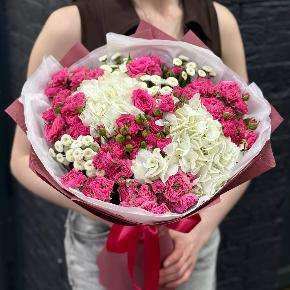 Букет  " Мелодия чувств" с розами, гортензиями и хризантемой в Москве