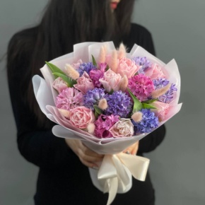 Букет "Крошка моя" из гиацинтов, тюльпанов и лагуруса в Москве