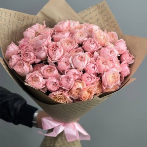 Букет из 13 кустовых пионовидных роз Джульетта (60 см) в Москве