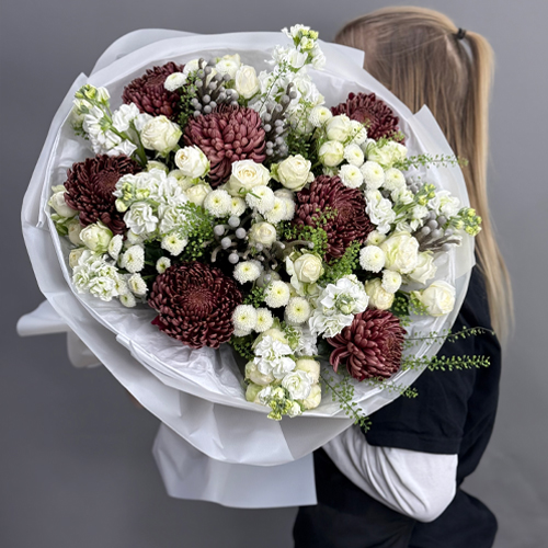Букет "Шоколадный френч" из кустовых роз, хризантем Бигоуди, брунии, ароматных маттиол и сантини в Москве Букет "Шоколадный френч" из кустовых роз, хризантем Бигоуди, брунии, ароматных маттиол и сантини в Москве