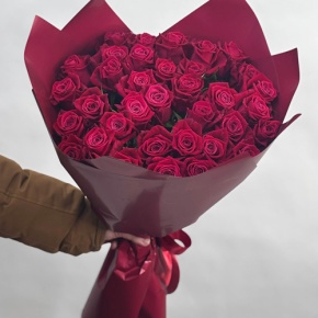 Букет из 35 малиновых роз Шангрила (70 см ) в Москве