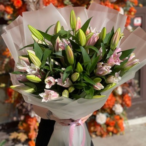 Букет из 11 ароматных розовых лилий в Москве