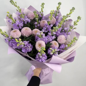 Букет "Оливер" из маттиол и хризантем Момоко в Москве