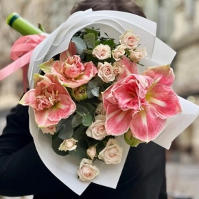 Букет "Анель" из амариллисов и кустовых роз в Москве
