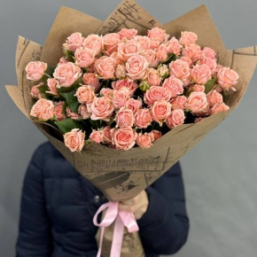 Букет из 15 кустовых роз (60 см) в Москве