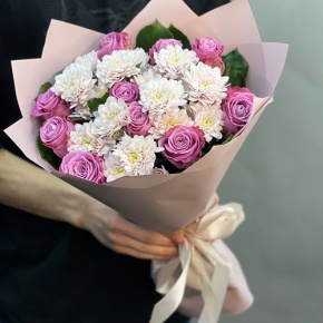 Букет "Мириам" из роз Меритим и хризантем в Москве