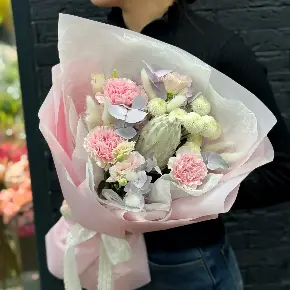 Букет с белой королевской протеей " Пломбир" в Москве