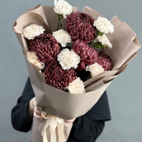 Букет из хризантем Бигоуди и диантусов в Москве