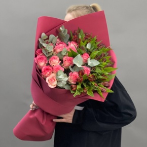 Букет "Тандем" из роз Джумилия и альстромерий в Москве