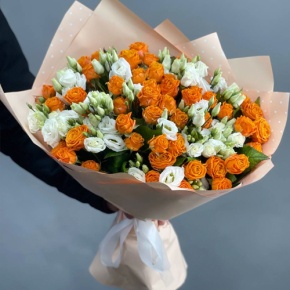 Букет "Ницца" из кустовых оранжевых роз и эустом в Москве