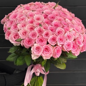 Букет из 151 нежной махровой розы сорта Мандала (70 см) в Москве