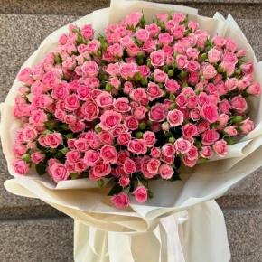Букет "Радость в каждом дне" из 51 кустовой розовой розы (60 см) в Москве