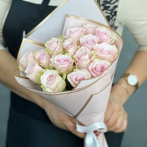 Букет из 15 пудровых роз Кения (40 см) в Москве