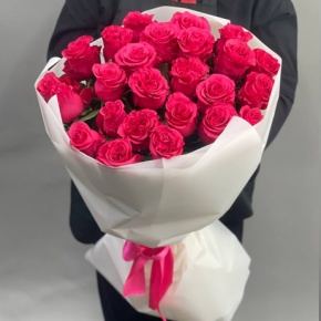 Букет "Первая любовь" из 25 роз Эквадор Пинк Флоид (50см) в Москве